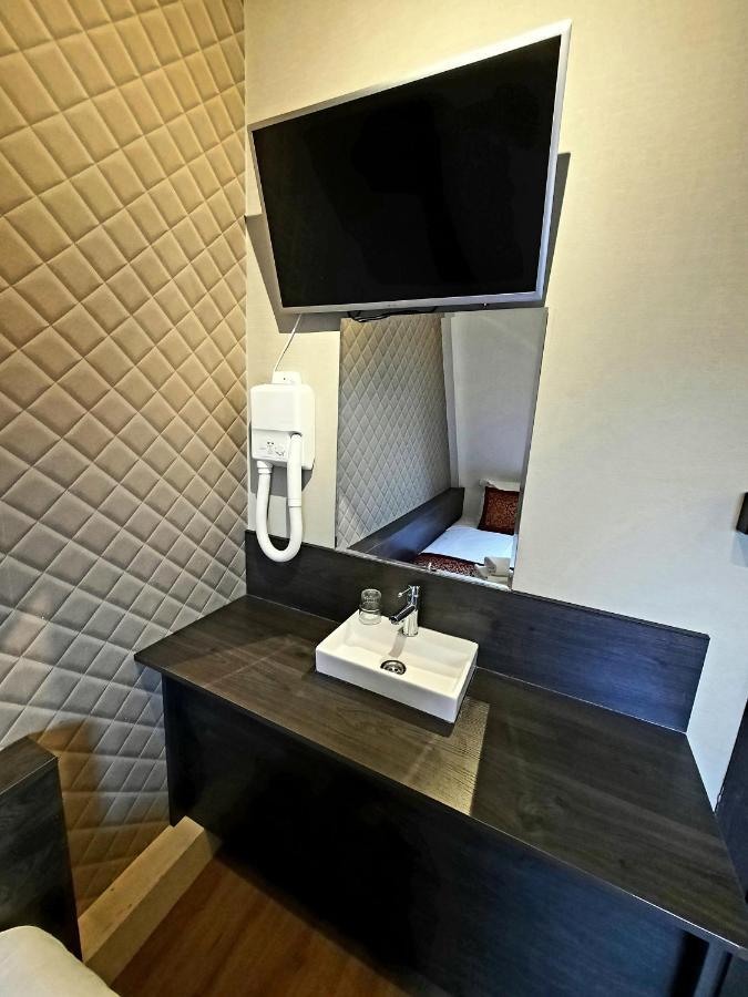 Single Room,1068256360:JPEG